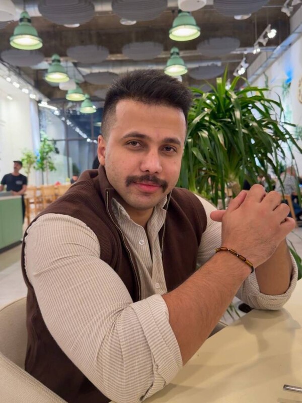 Iraqi Young Man Honors Football Legend Ahmed Radhi